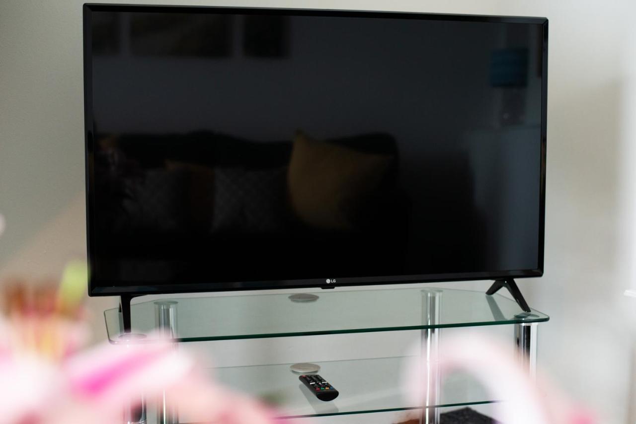 Parking, Smart Tv'S In All Rooms, Central Location Swansea Zewnętrze zdjęcie